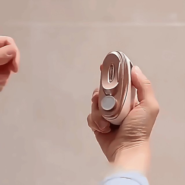 Zastřihování nehtu elektrickým mechanismem Nailory.